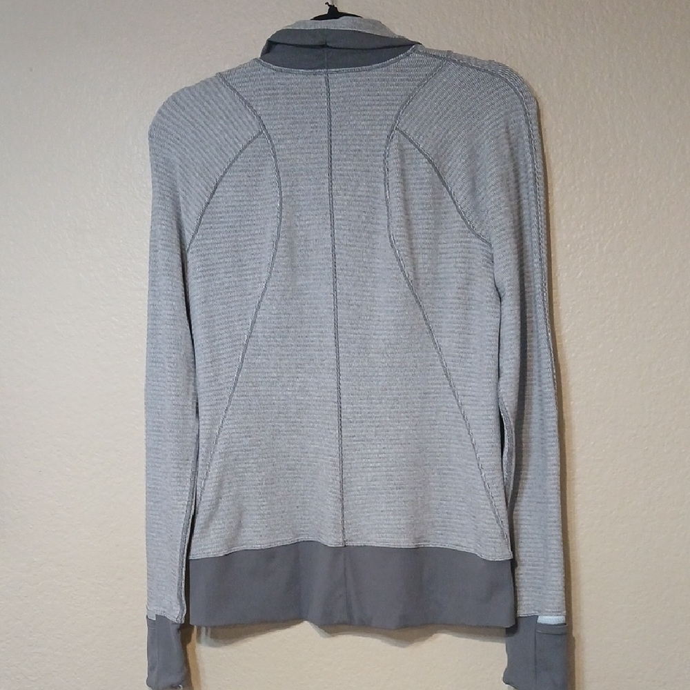 LULULEMON SPORTS TOP - Picture 5 of 11